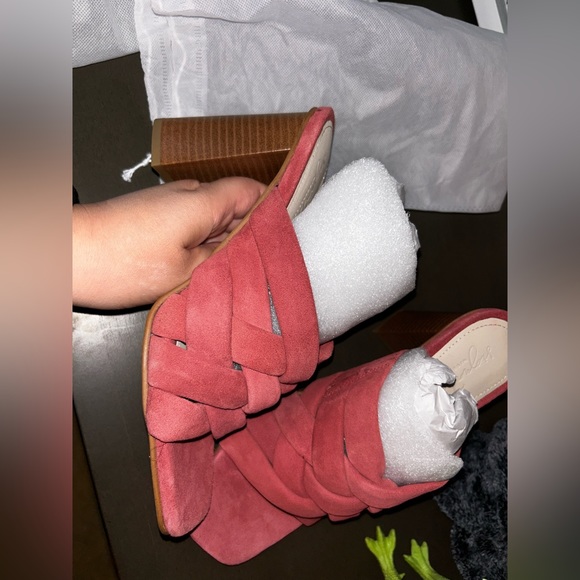 BNWT Signature Journee Collection Heels - Picture 4 of 4